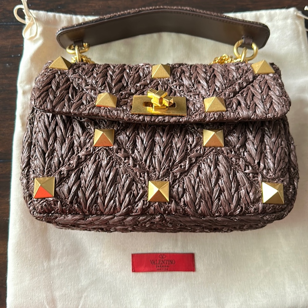 Valentino Roman Stud Medium Raffia Shoulder Bag